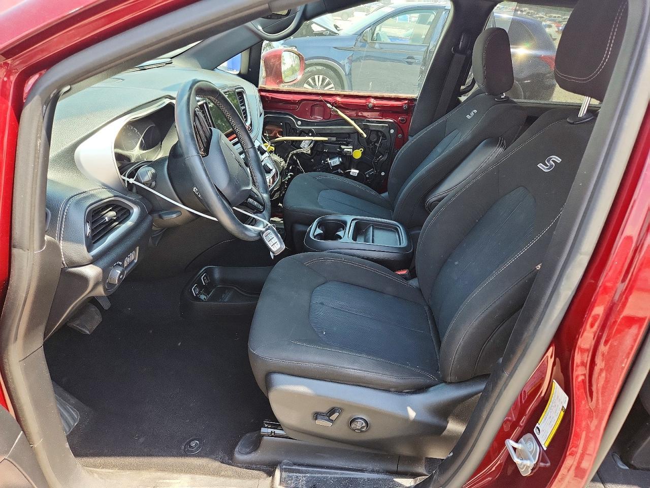 2021 Chrysler Pacifica Touring - Фото 7