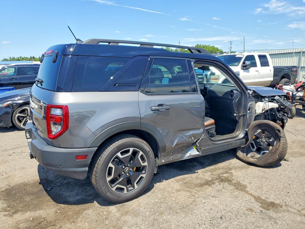 2022 Ford Bronco Sport Outer Banks - Image 3