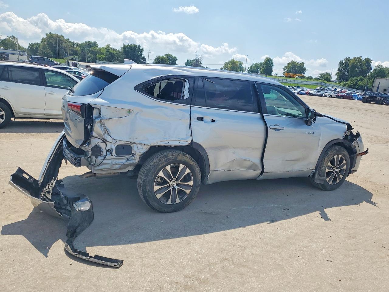 2021 Toyota Highlander Hybrid Xle - Image 3