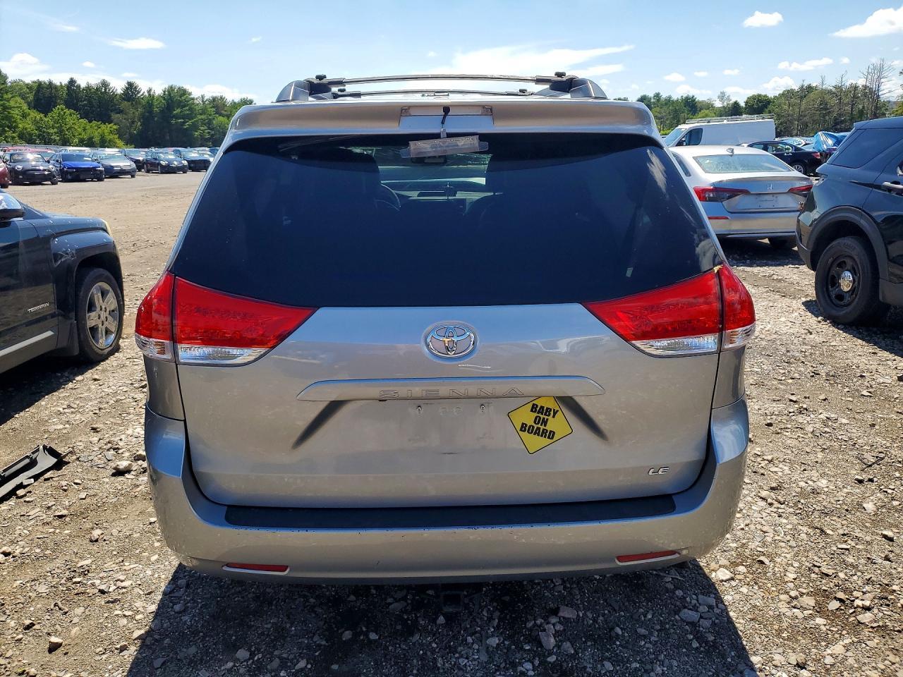 2011 Toyota Sienna Le - Image 6