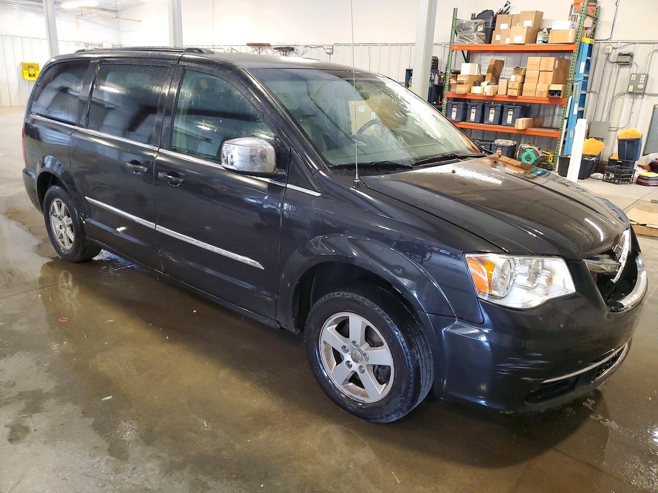 2012 Chrysler Town & Country Touring L - Фото 4
