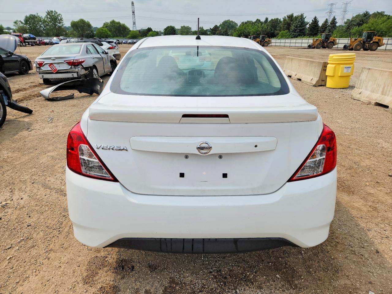 2018 Nissan Versa S Plus - Фото 6