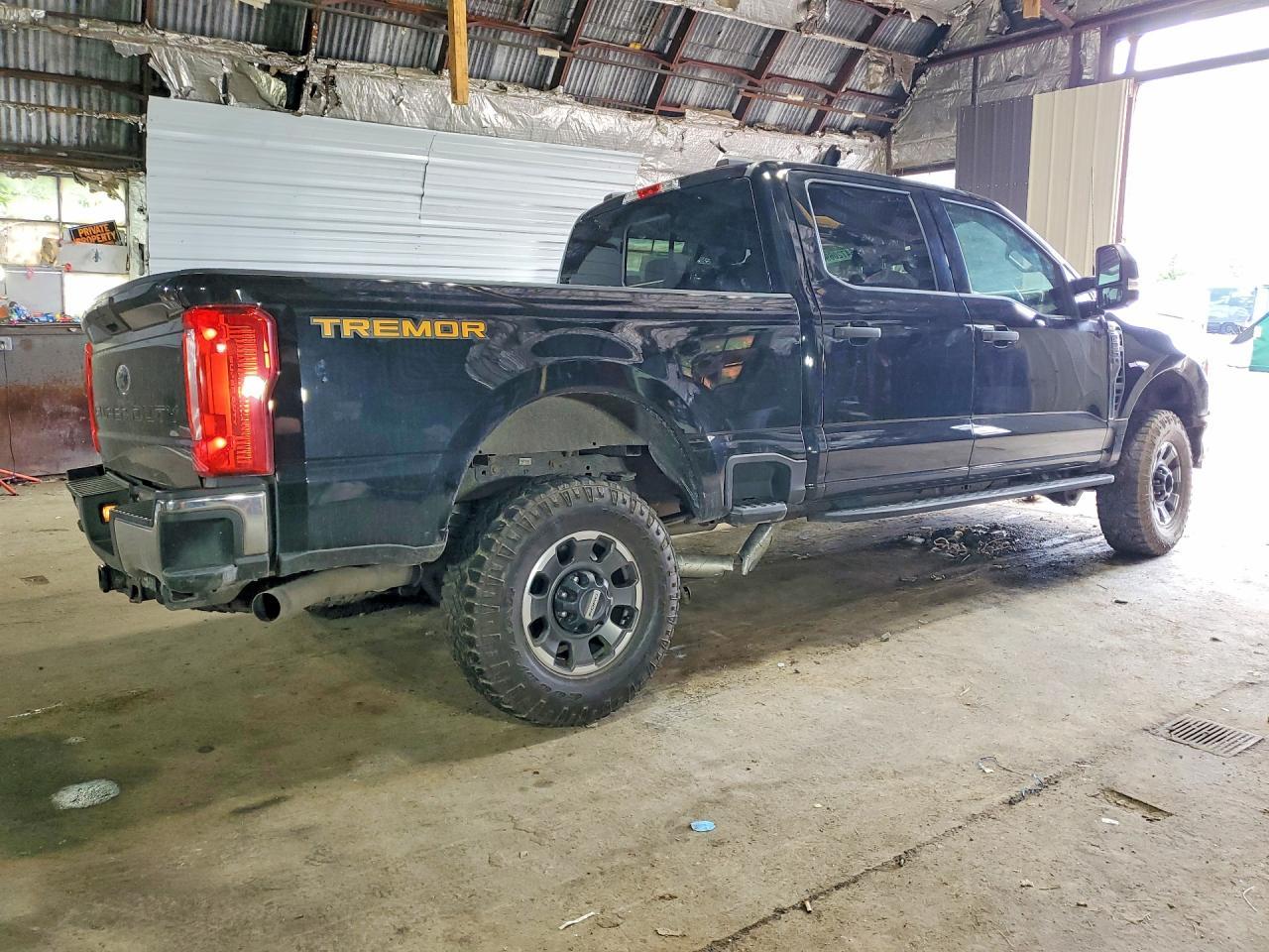 2024 Ford F250 Super Duty - Фото 3