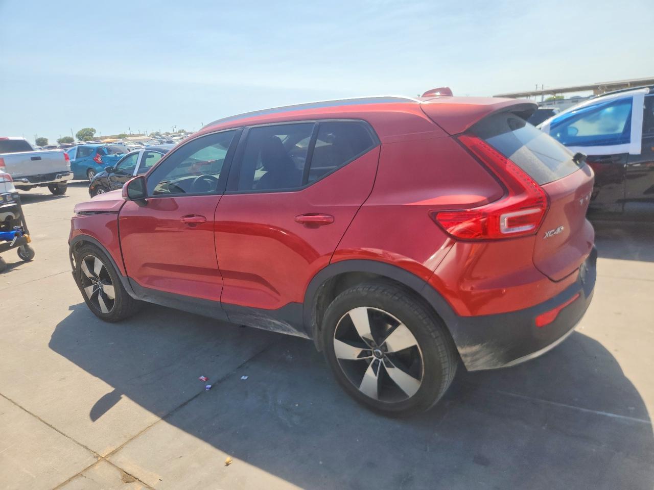 2019 Volvo Xc40 T4 Momentum - Фото 2