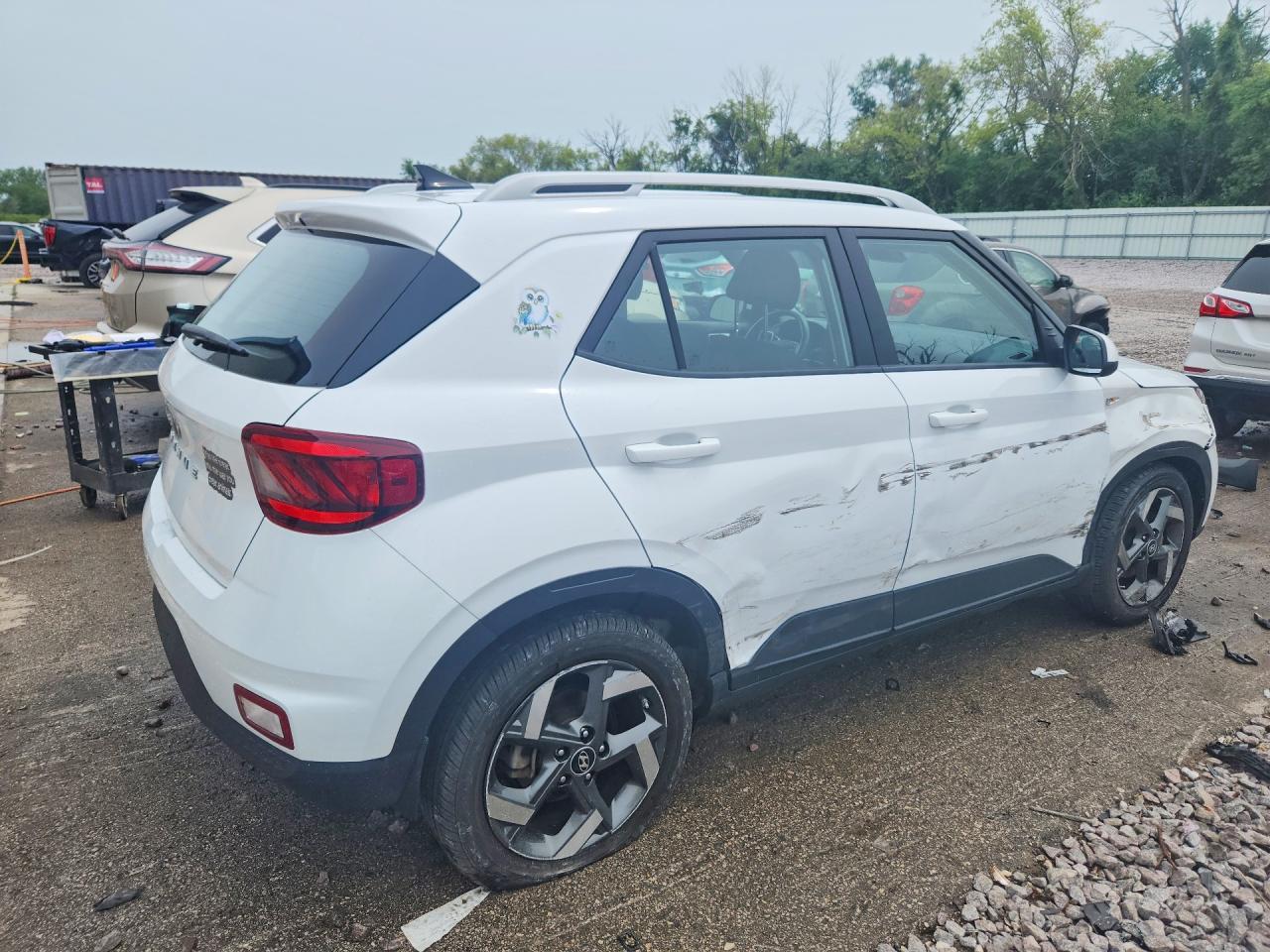 2022 Hyundai Venue Sel - Image 3
