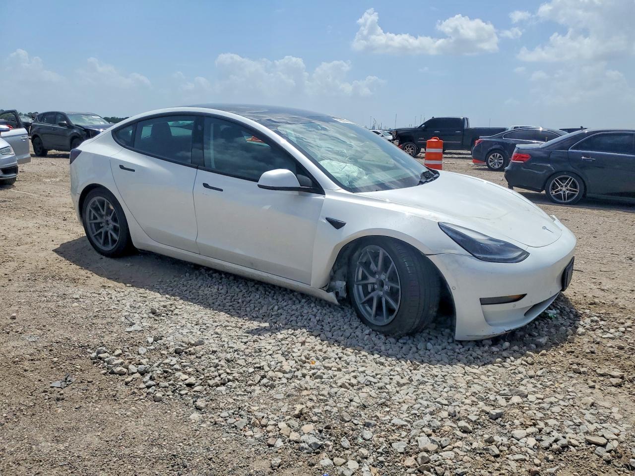 2021 Tesla Model 3 - Фото 4