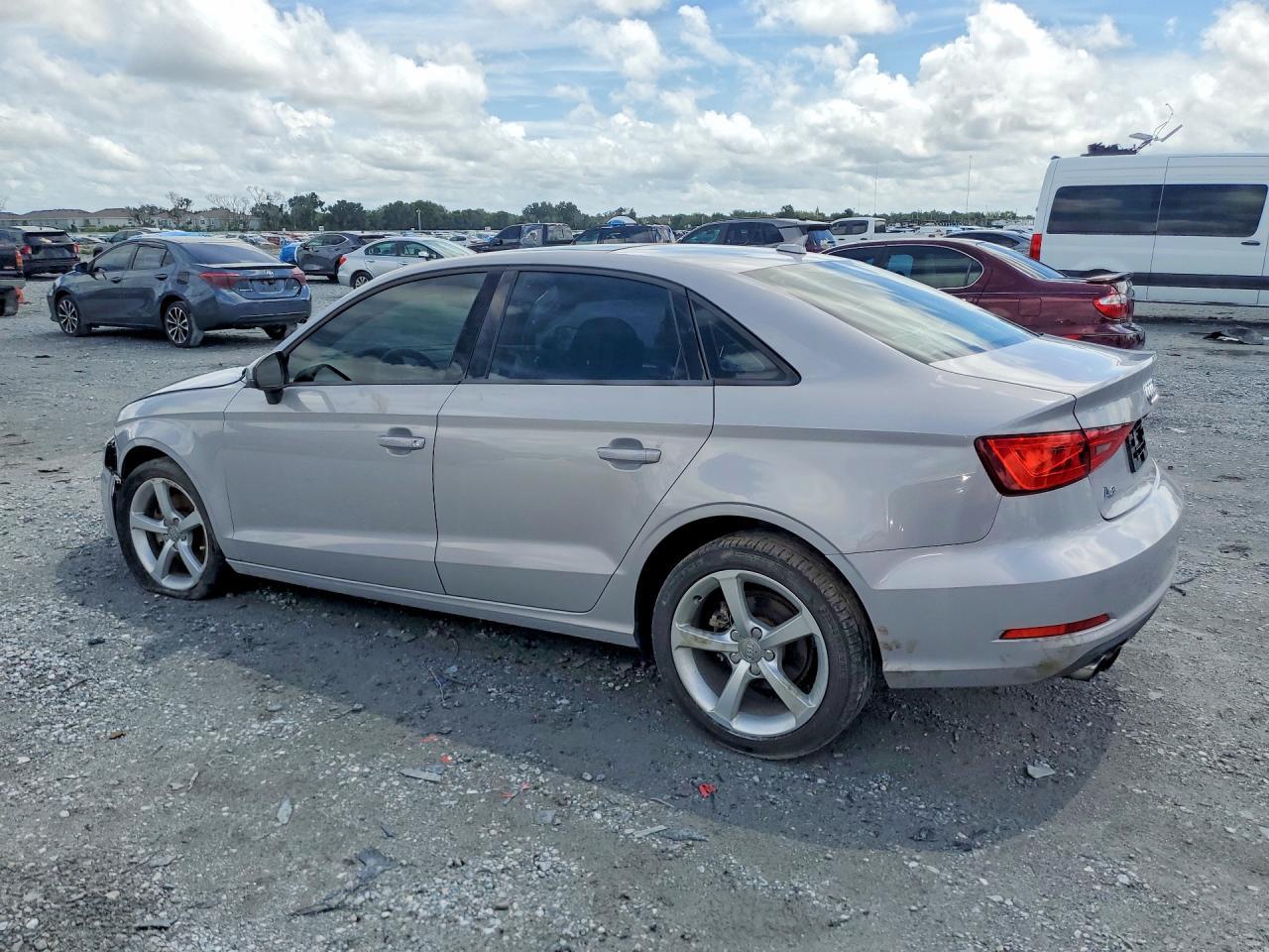 2015 Audi A3 Premium - Фото 2