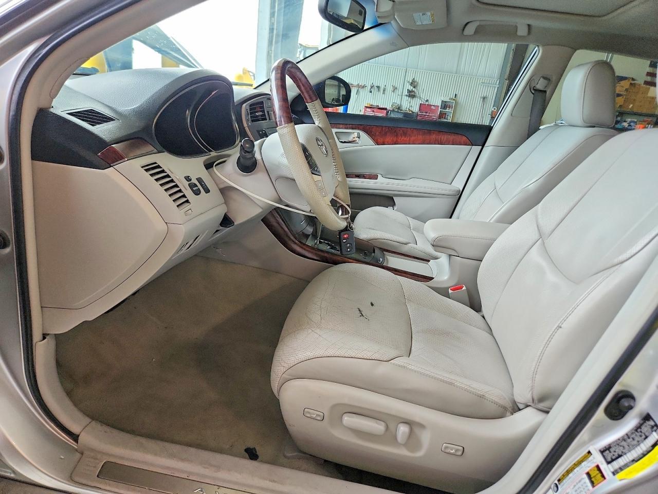 2011 Toyota Avalon Limited - Image 7