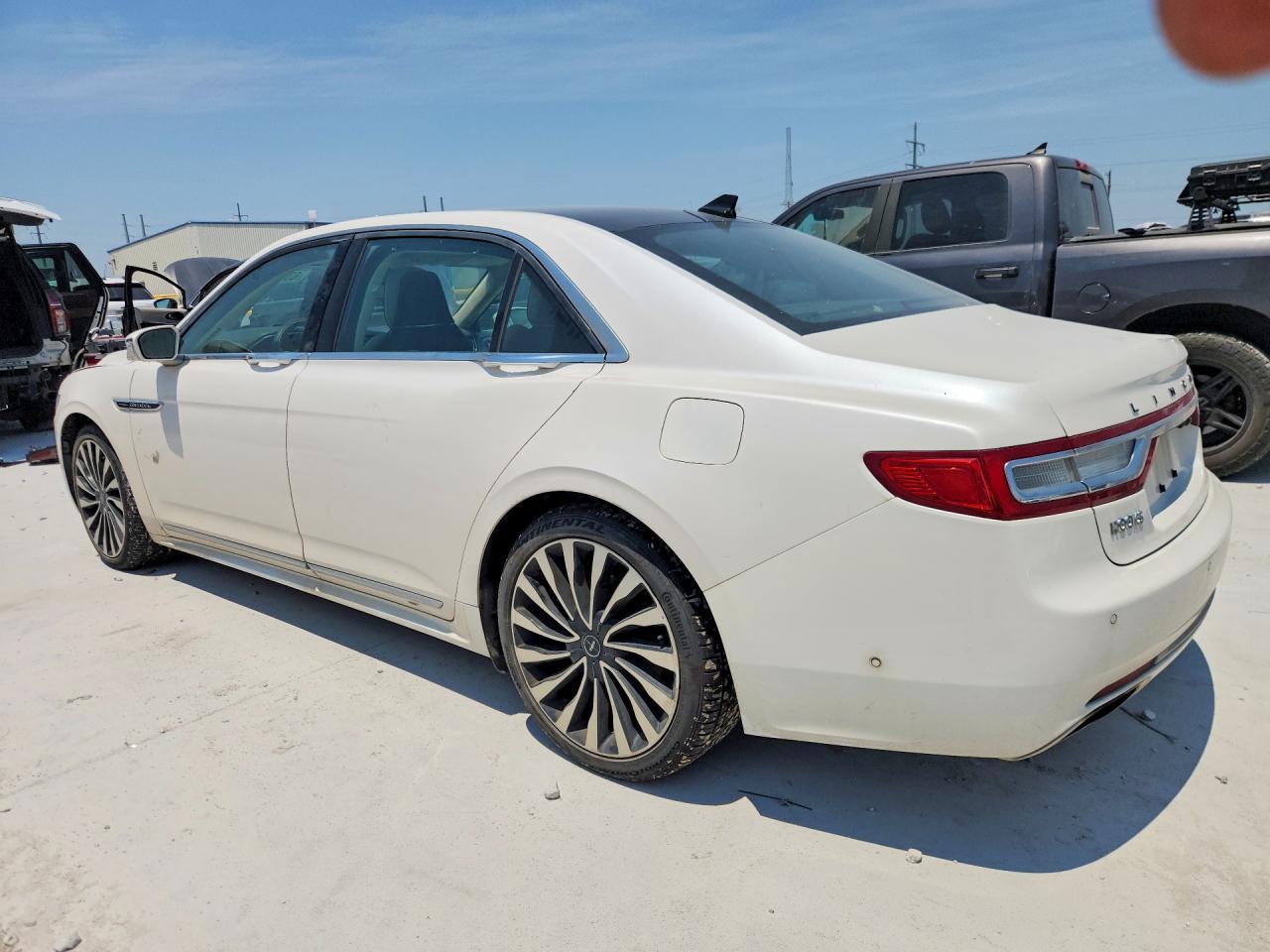 2019 Lincoln Continental Black Label - Фото 2