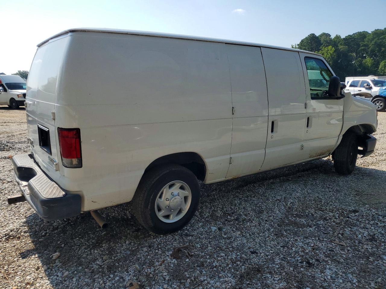 2014 Ford Econoline E150 Van - Image 3