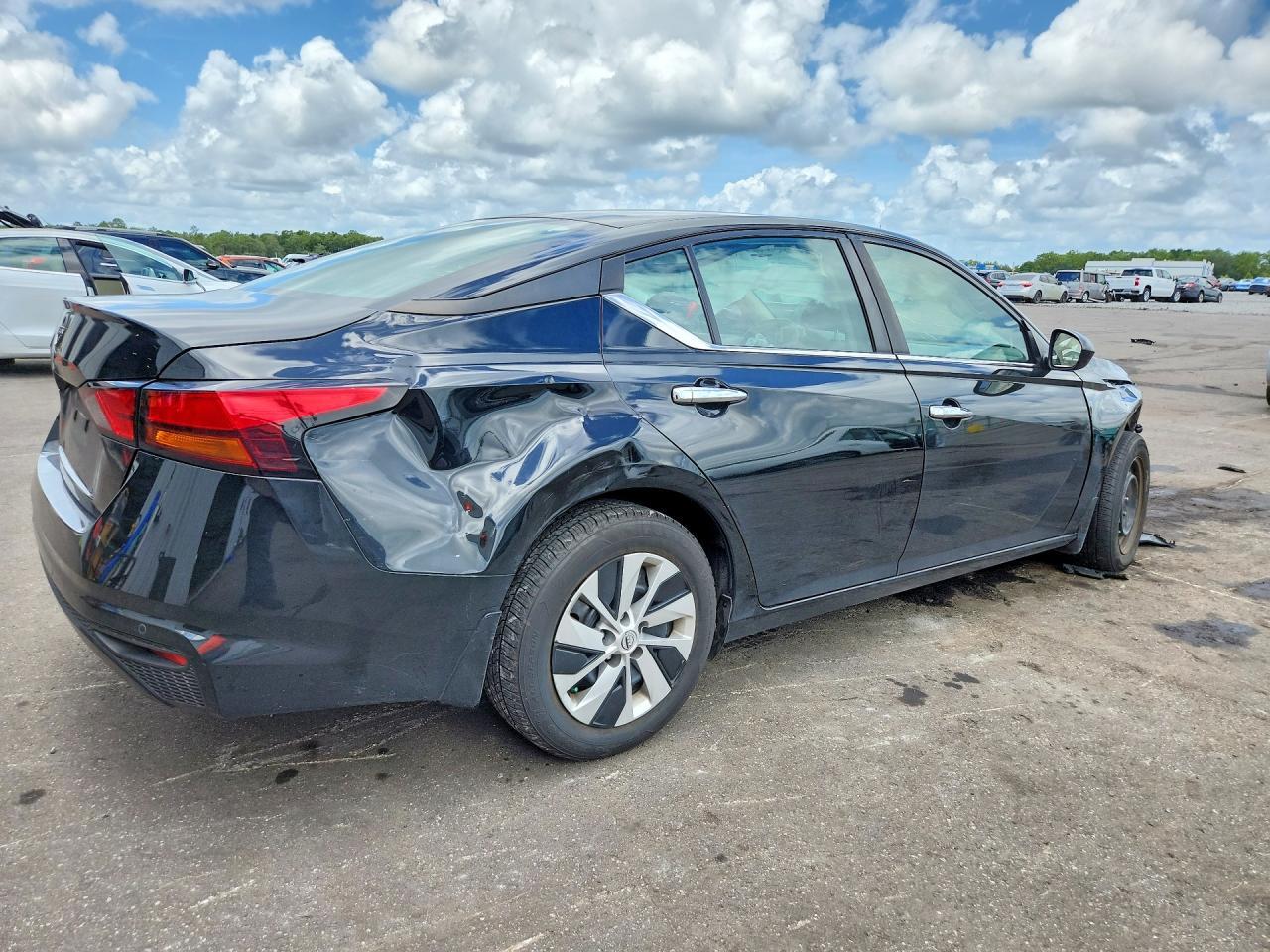 2024 Nissan Altima S - Фото 3