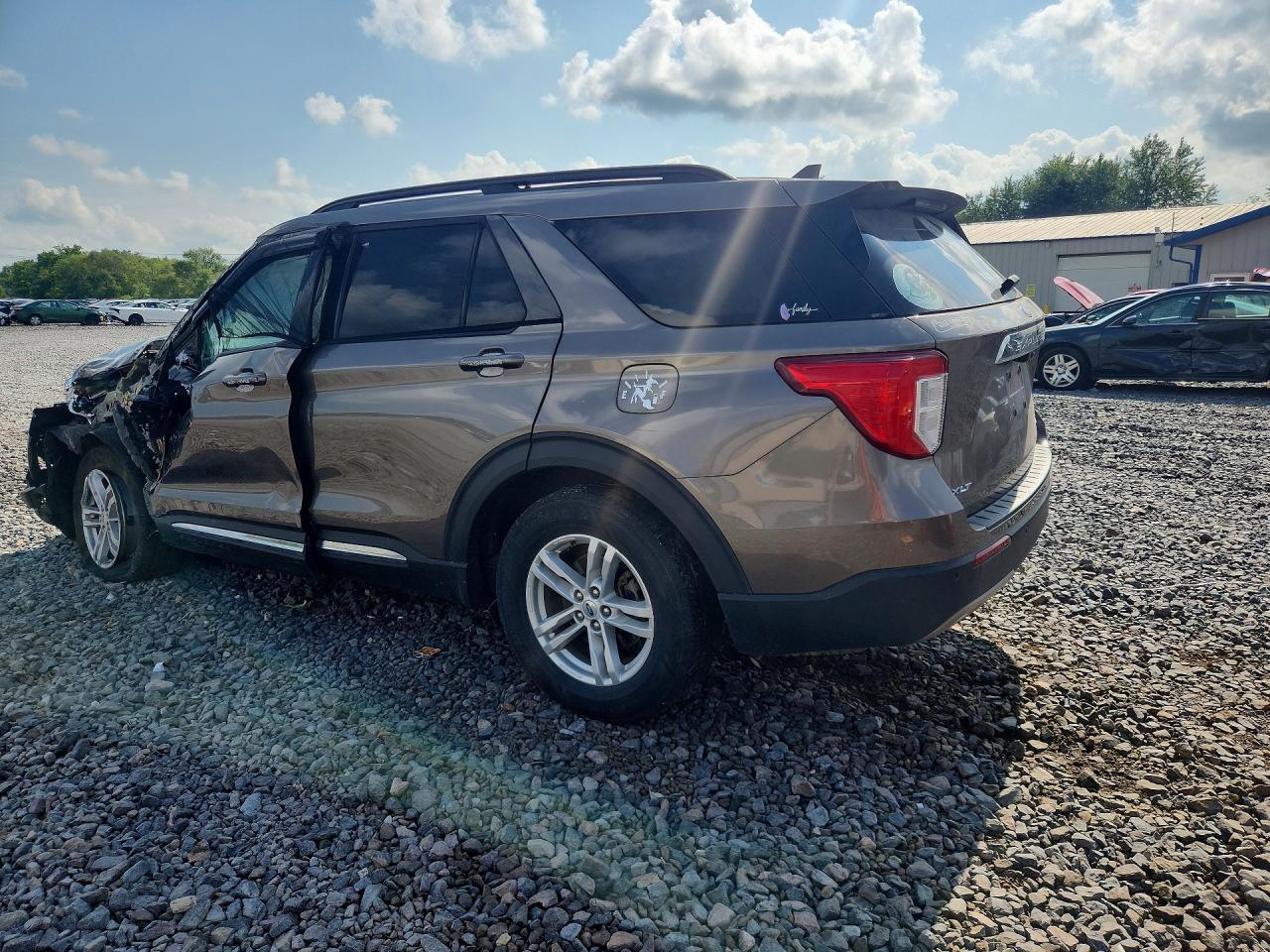 2021 Ford Explorer Xlt - Фото 2