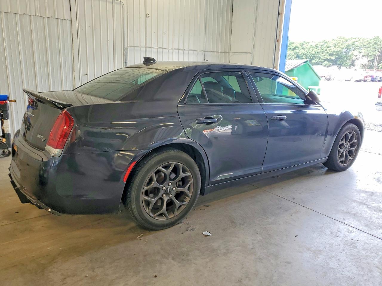 2016 Chrysler 300 S - Фото 3