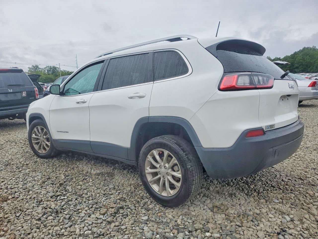 2019 Jeep Cherokee Latitude - Image 2
