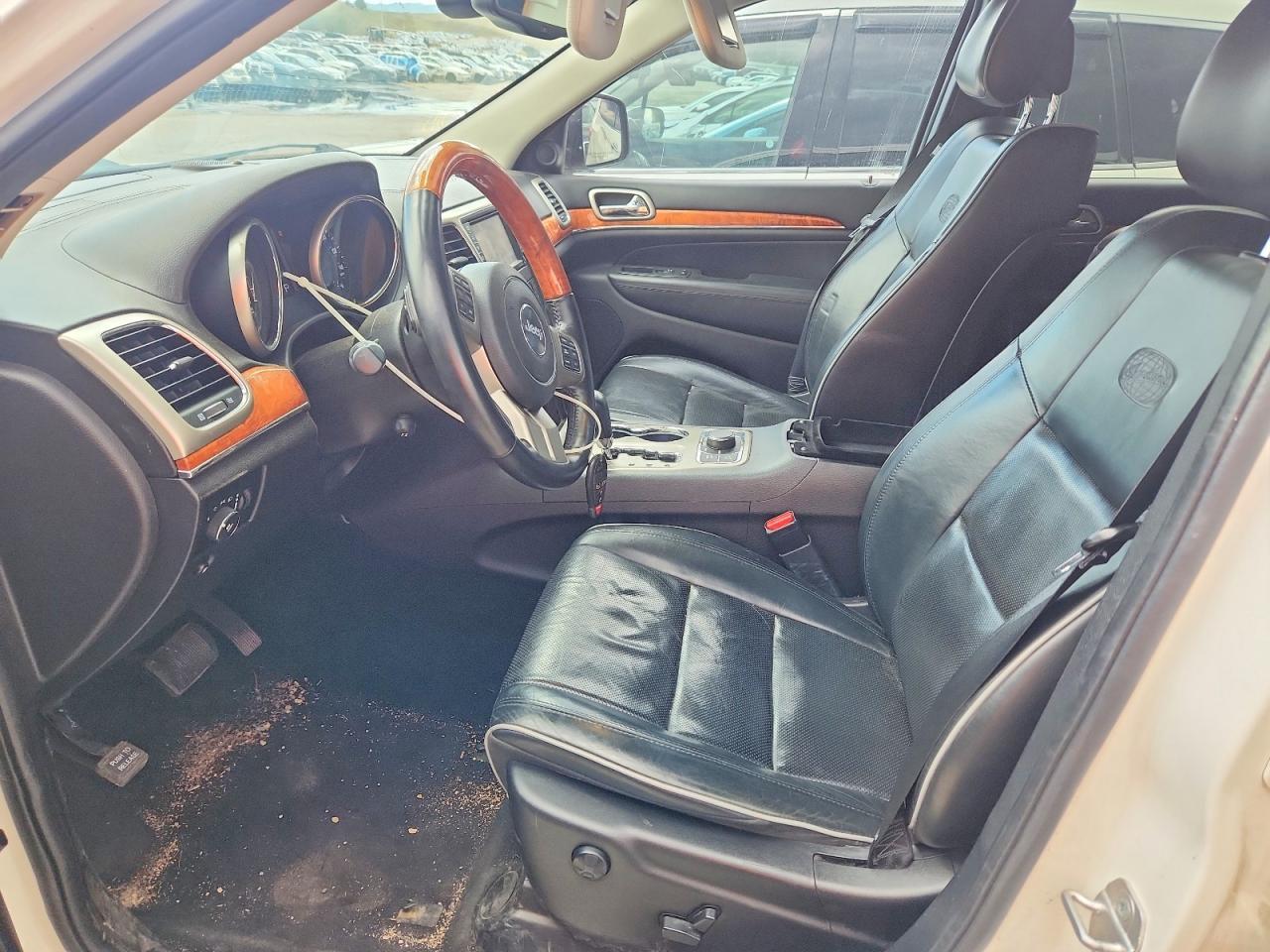2012 Jeep Grand Cherokee Overland - Image 7