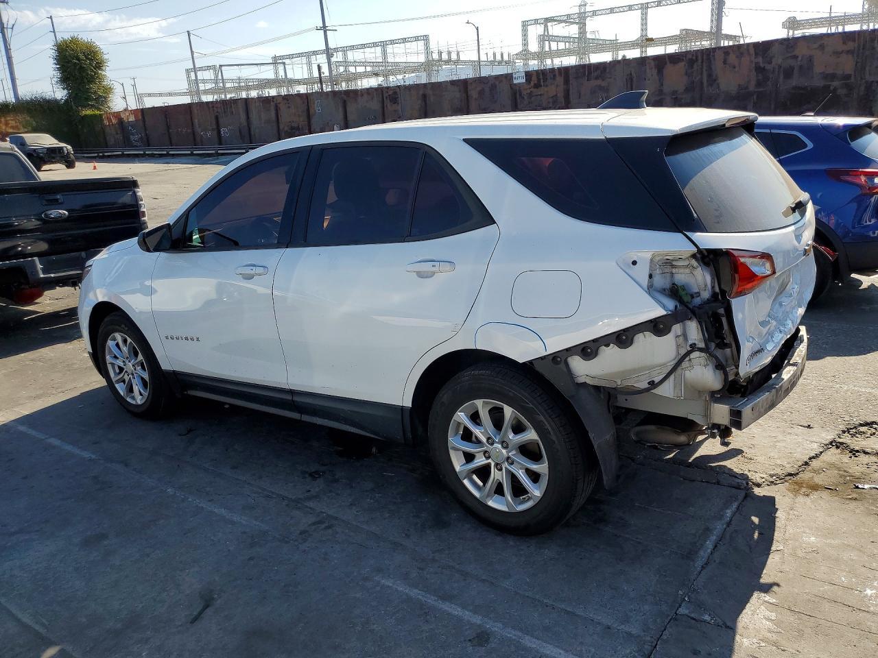 2018 Chevrolet Equinox Ls - Фото 2
