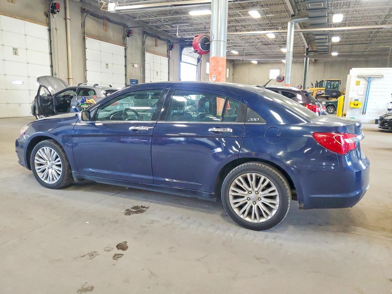 2013 Chrysler 200 Limited - Image 2