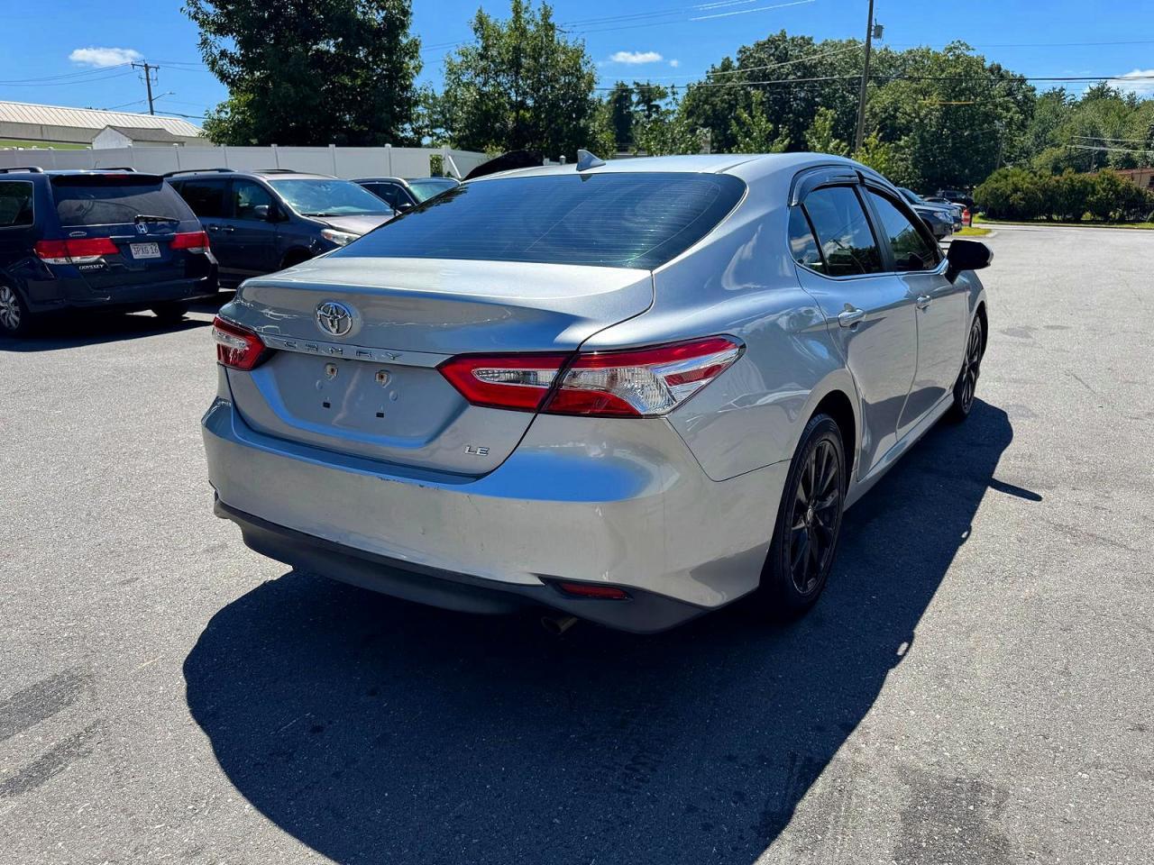 2020 Toyota Camry Le - Фото 3