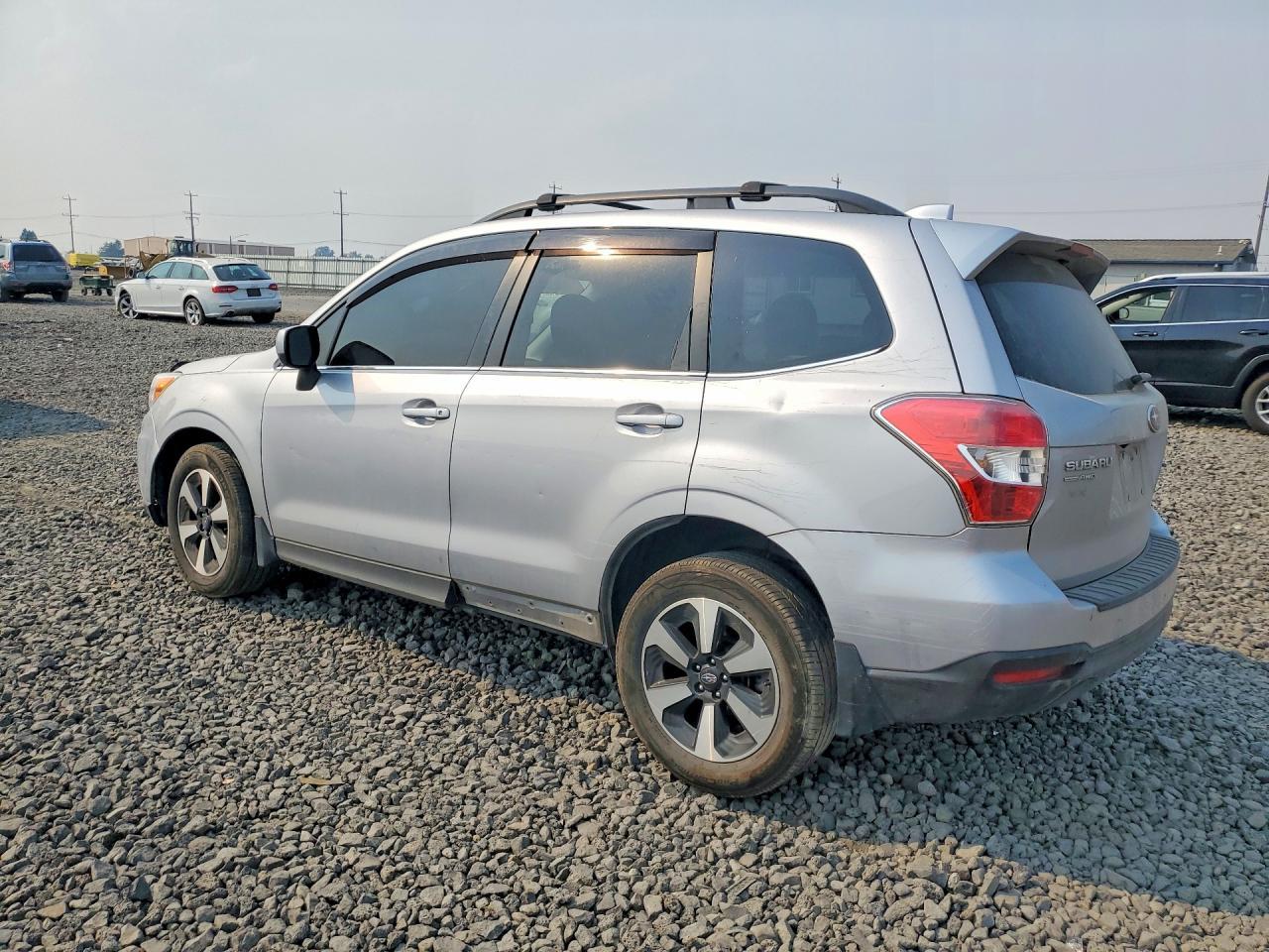 2016 Subaru Forester 2.5I Limited - Фото 2