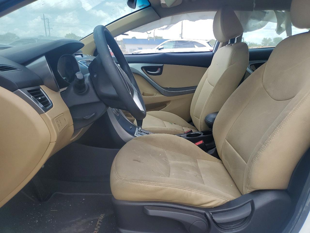 2012 Hyundai Elantra - Image 7
