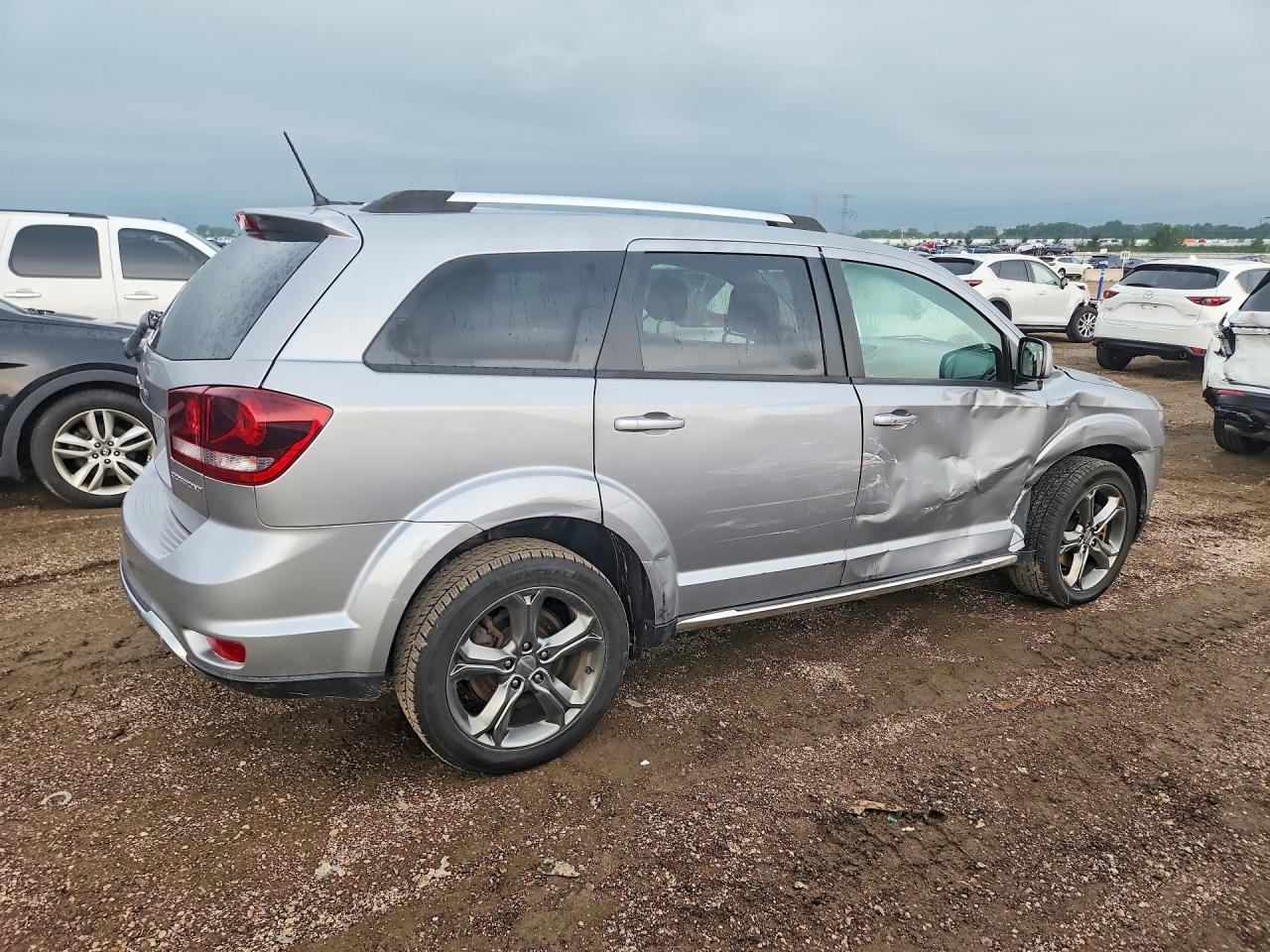 2017 Dodge Journey Crossroad - Image 3