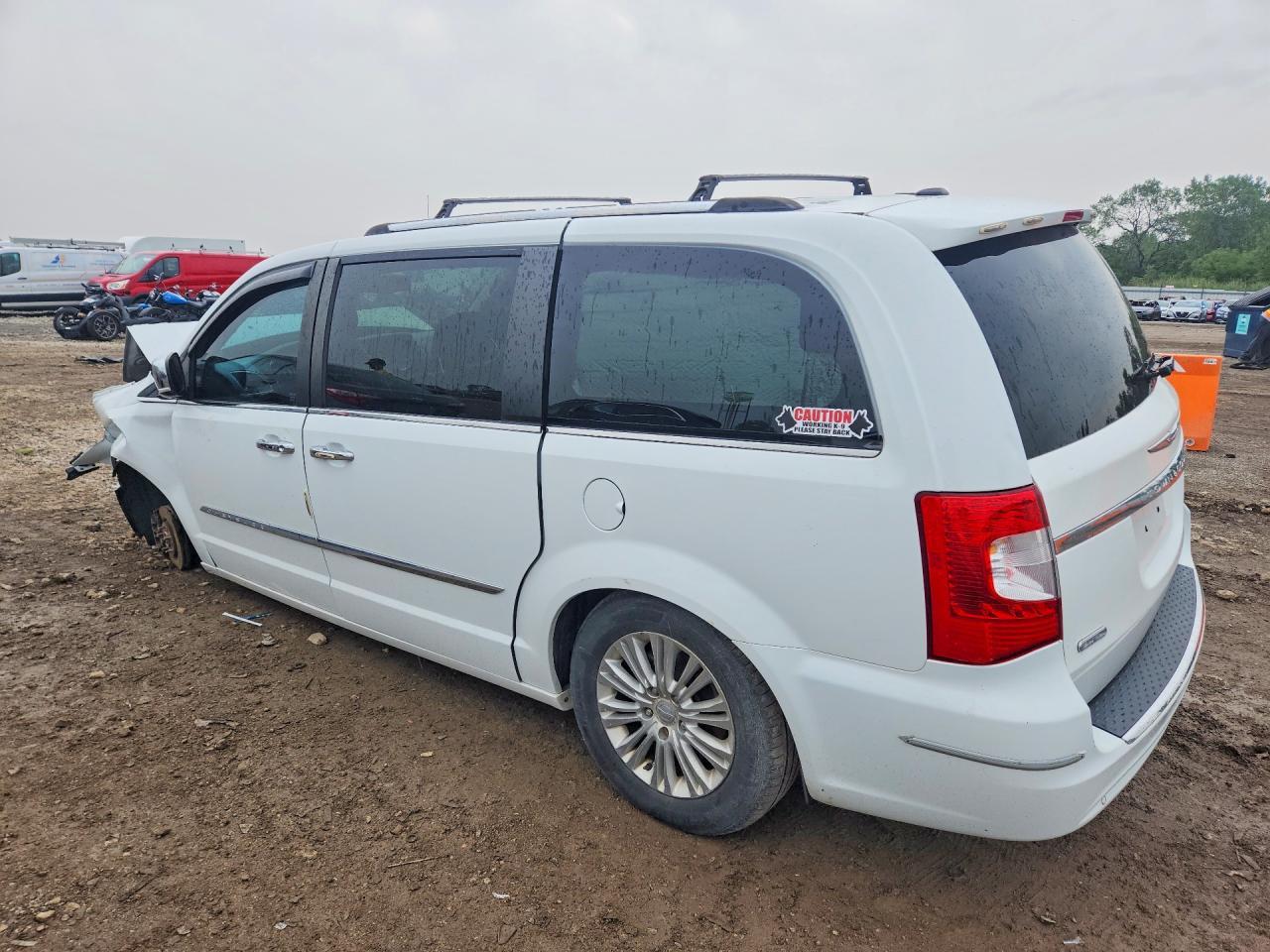 2016 Chrysler Town & Country Limited - Фото 2