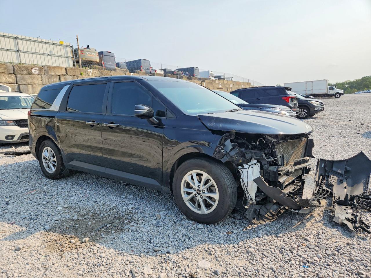 2023 Kia Carnival Lx - Image 4