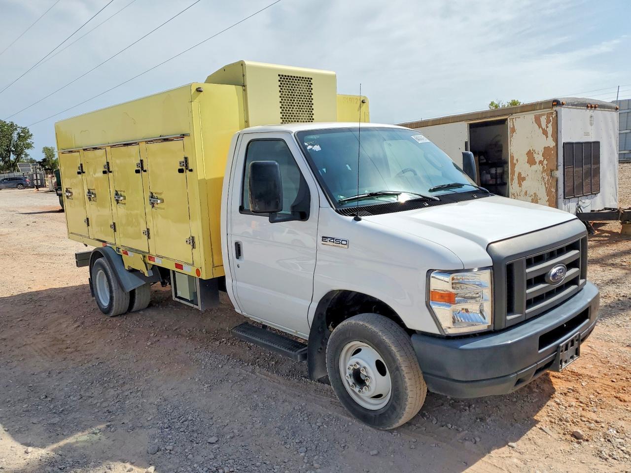 2019 Ford Econoline E450 Super Duty Cutaway Van - Фото 4