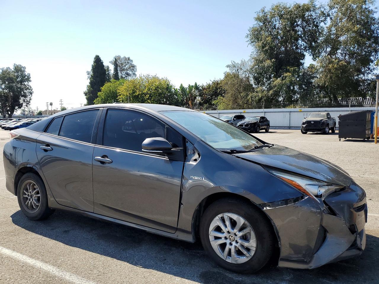 2017 Toyota Prius Two - Фото 4