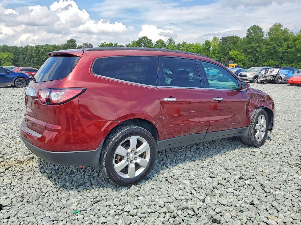 2017 Chevrolet Traverse Lt - Image 3