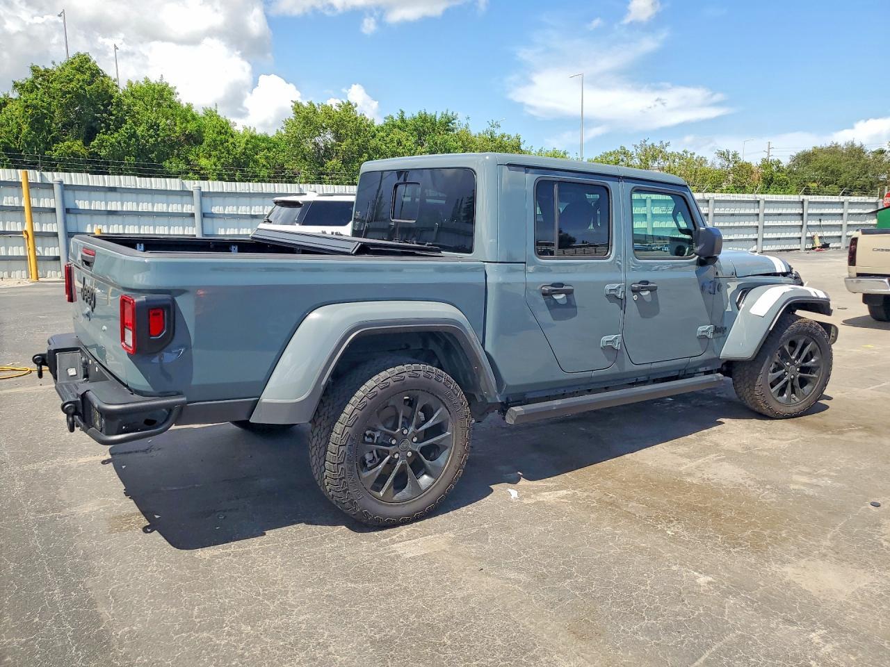 2025 Jeep Gladiator Sport - Image 3
