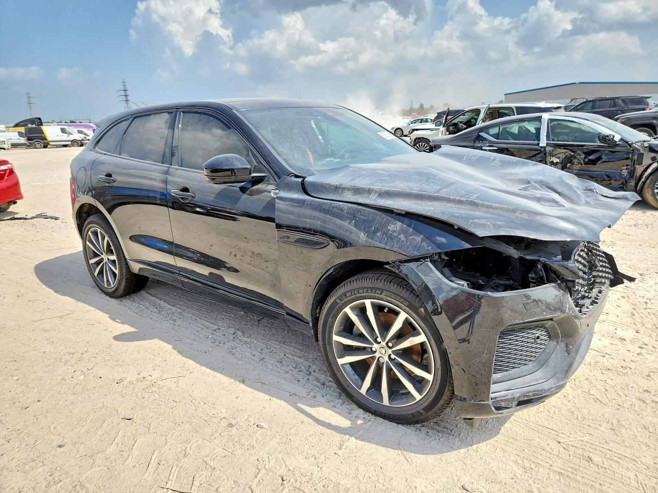 2025 Jaguar F-Pace R-Dynamic S - Image 4