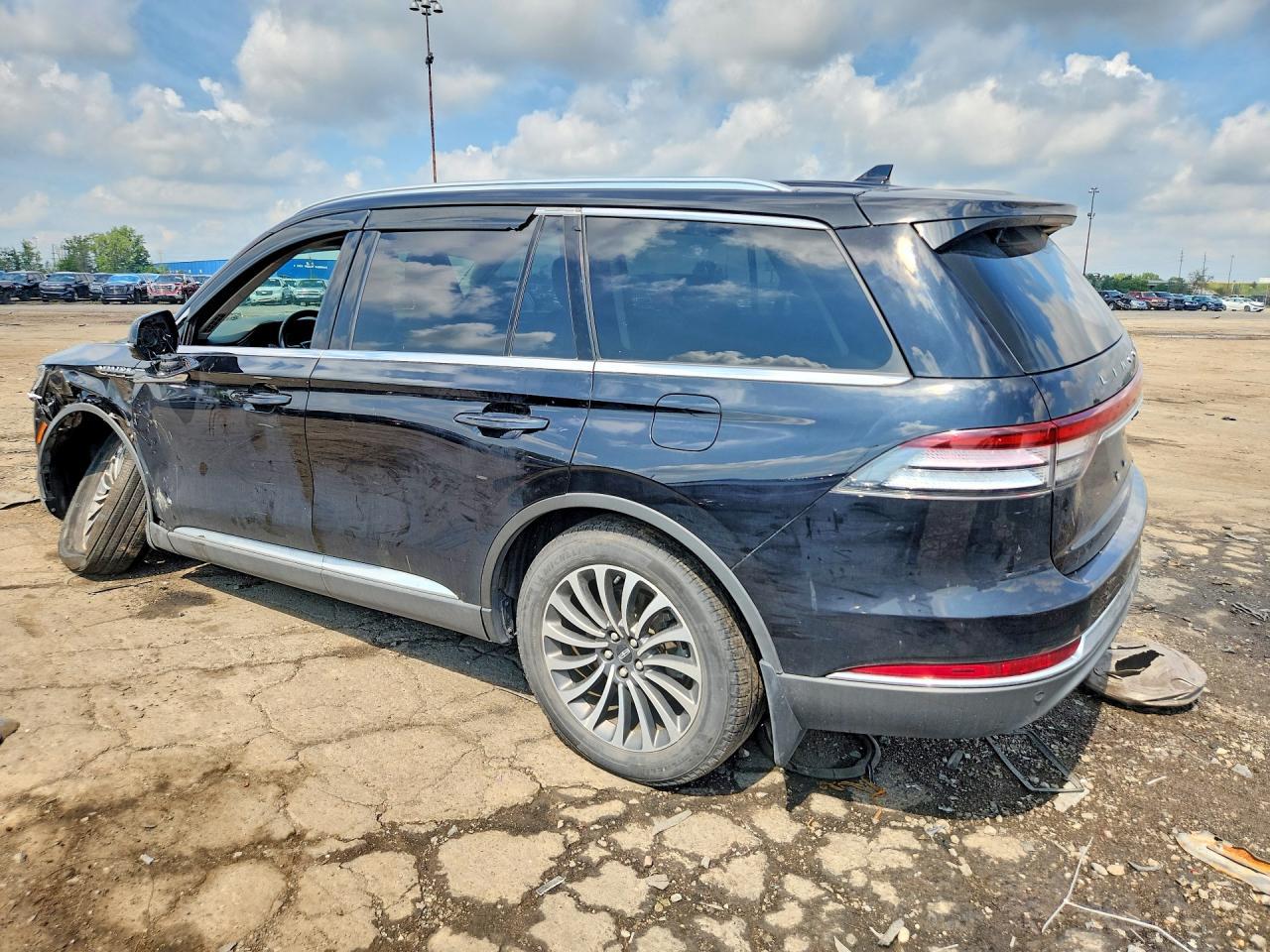 2022 Lincoln Aviator - Image 2
