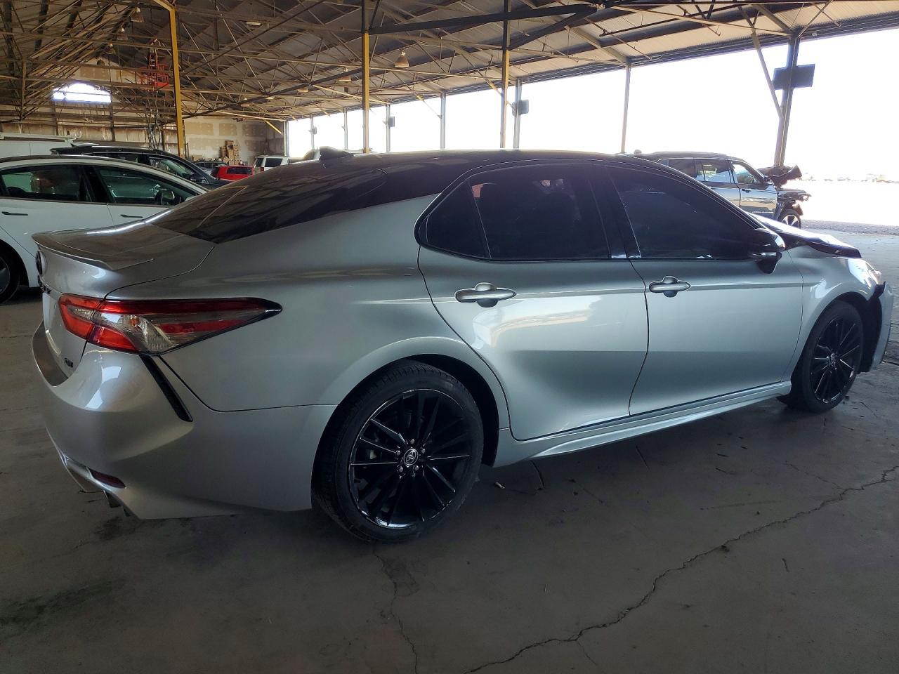 2021 Toyota Camry Xse - Фото 3