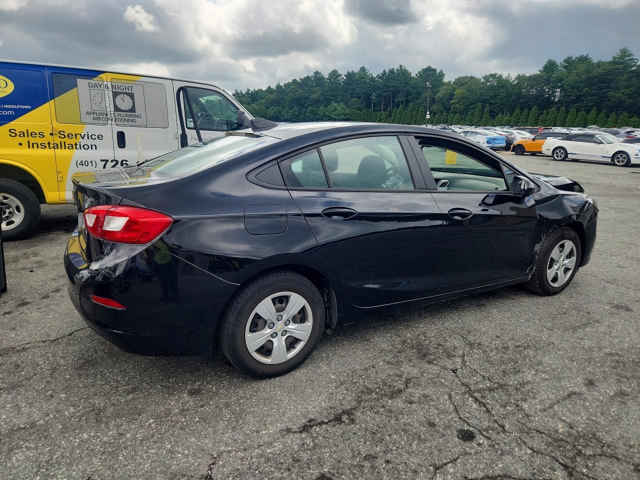 2017 Chevrolet Cruze Ls - Фото 3