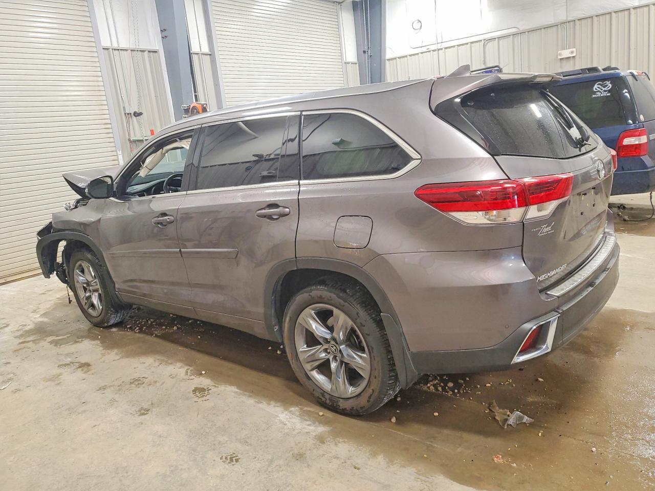 2019 Toyota Highlander Limited Platinum - Фото 2