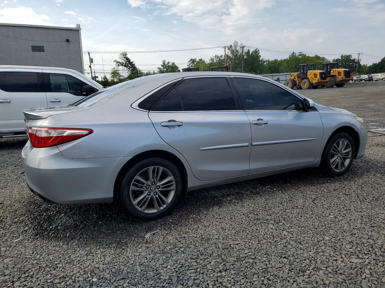 2017 Toyota Camry Se - Image 3