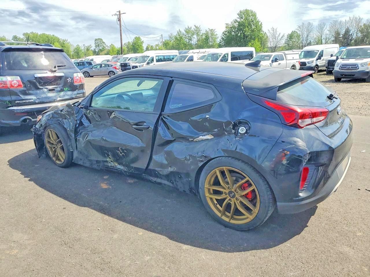 2016 Hyundai Veloster Base - Image 2