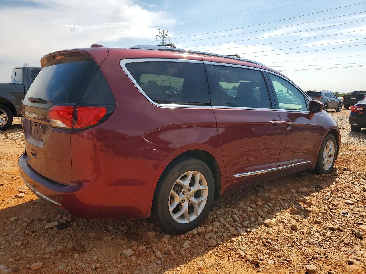 2017 Chrysler Pacifica Touring L Plus - Фото 3