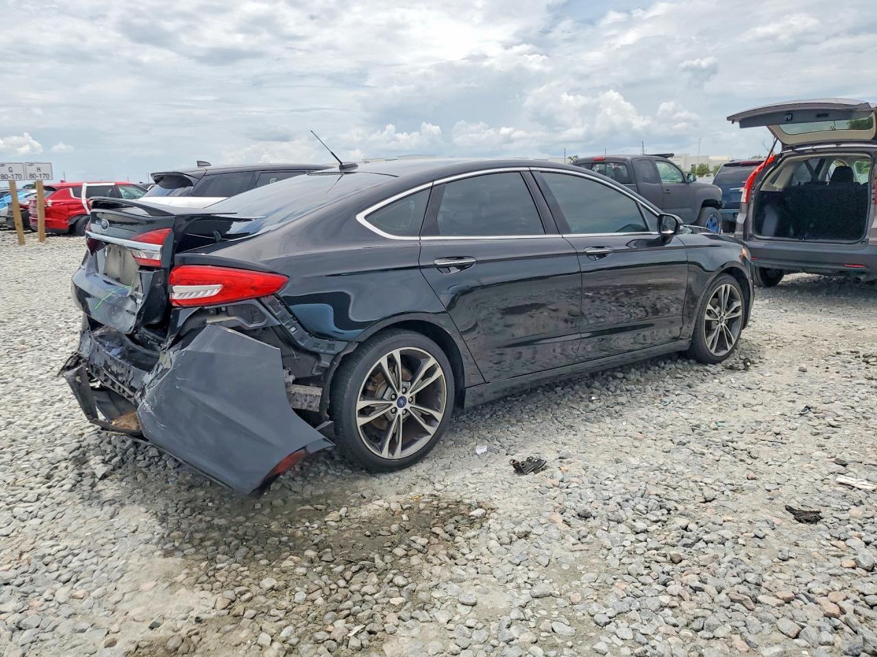 2017 Ford Fusion Titanium - Image 3