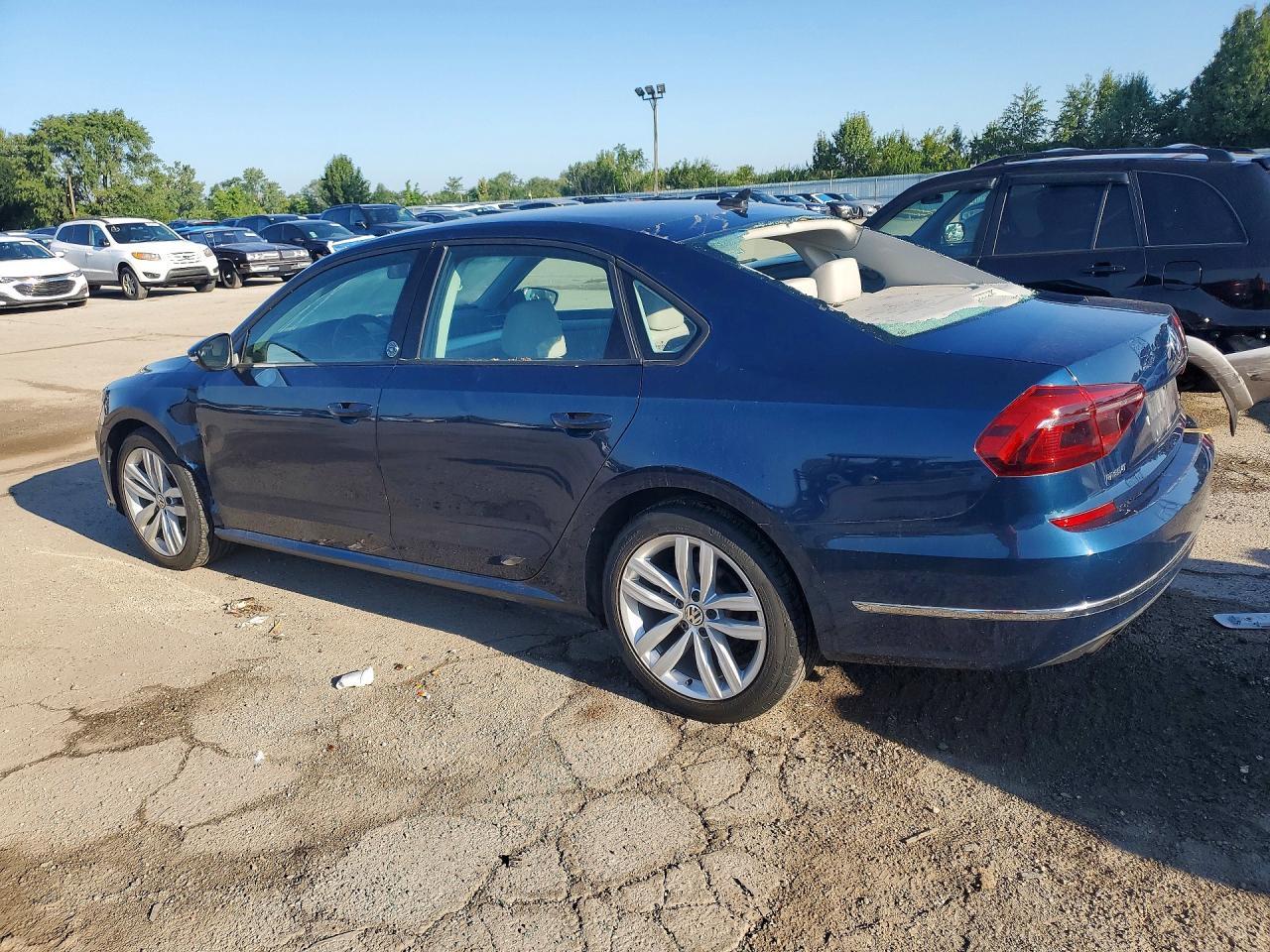 2019 Volkswagen Passat Wolfsburg - Image 2