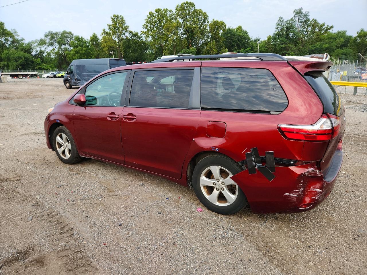 2017 Toyota Sienna Le - Фото 2