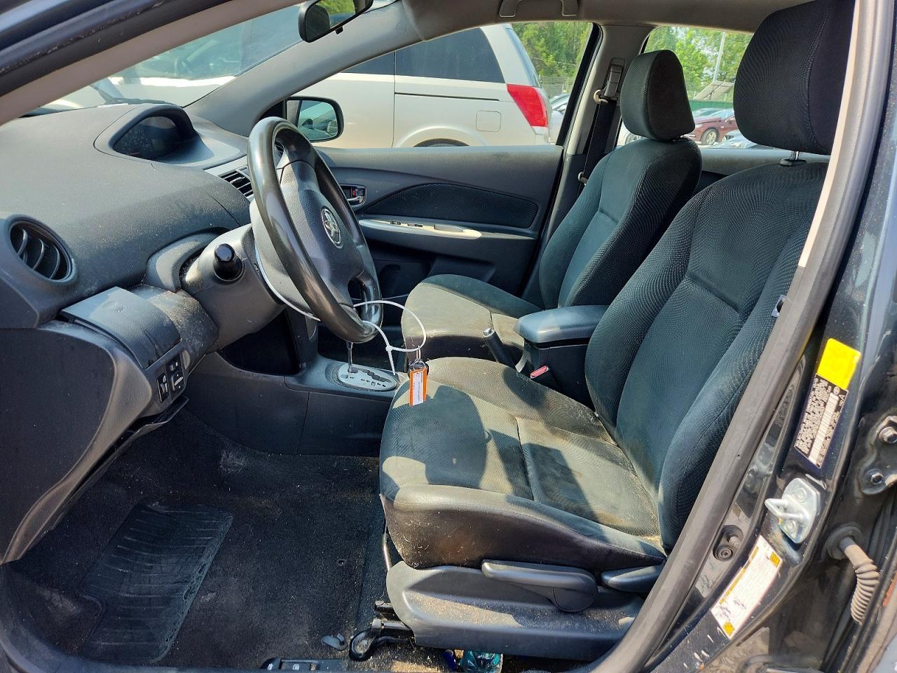 2011 Toyota Yaris Base - Фото 7