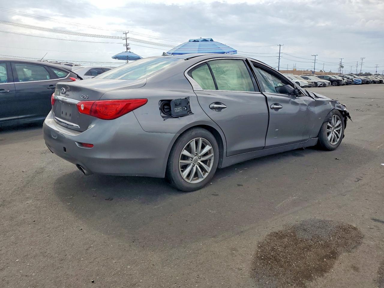 2015 Infiniti Q50 Premium - Image 3
