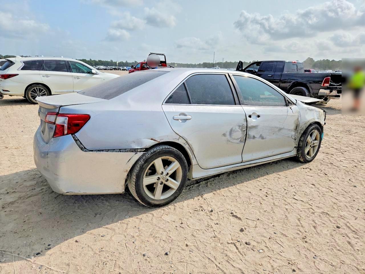 2014 Toyota Camry Se - Фото 3