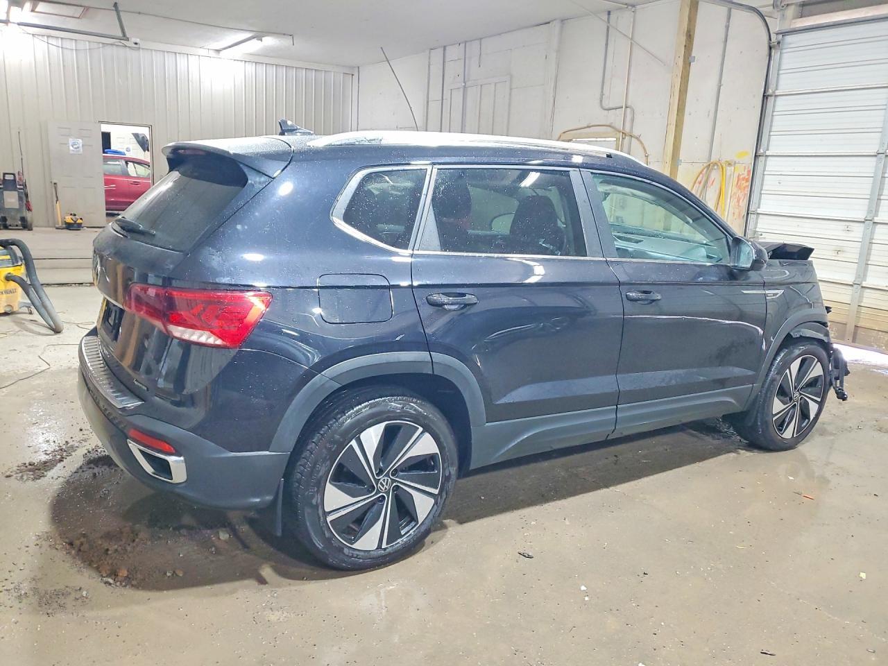 2024 Volkswagen Taos Se - Фото 3