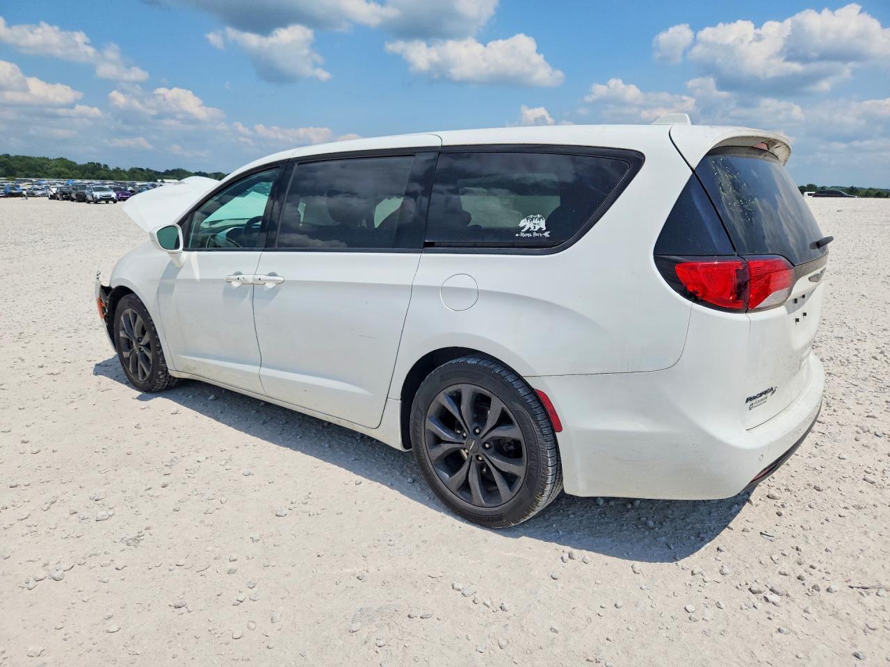 2018 Chrysler Pacifica Touring Plus - Image 2