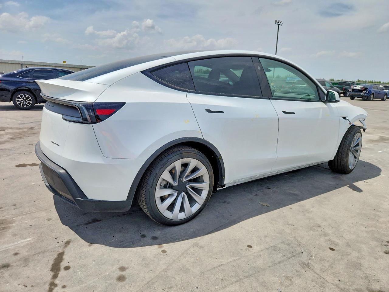2026 Tesla Model Y - Фото 3