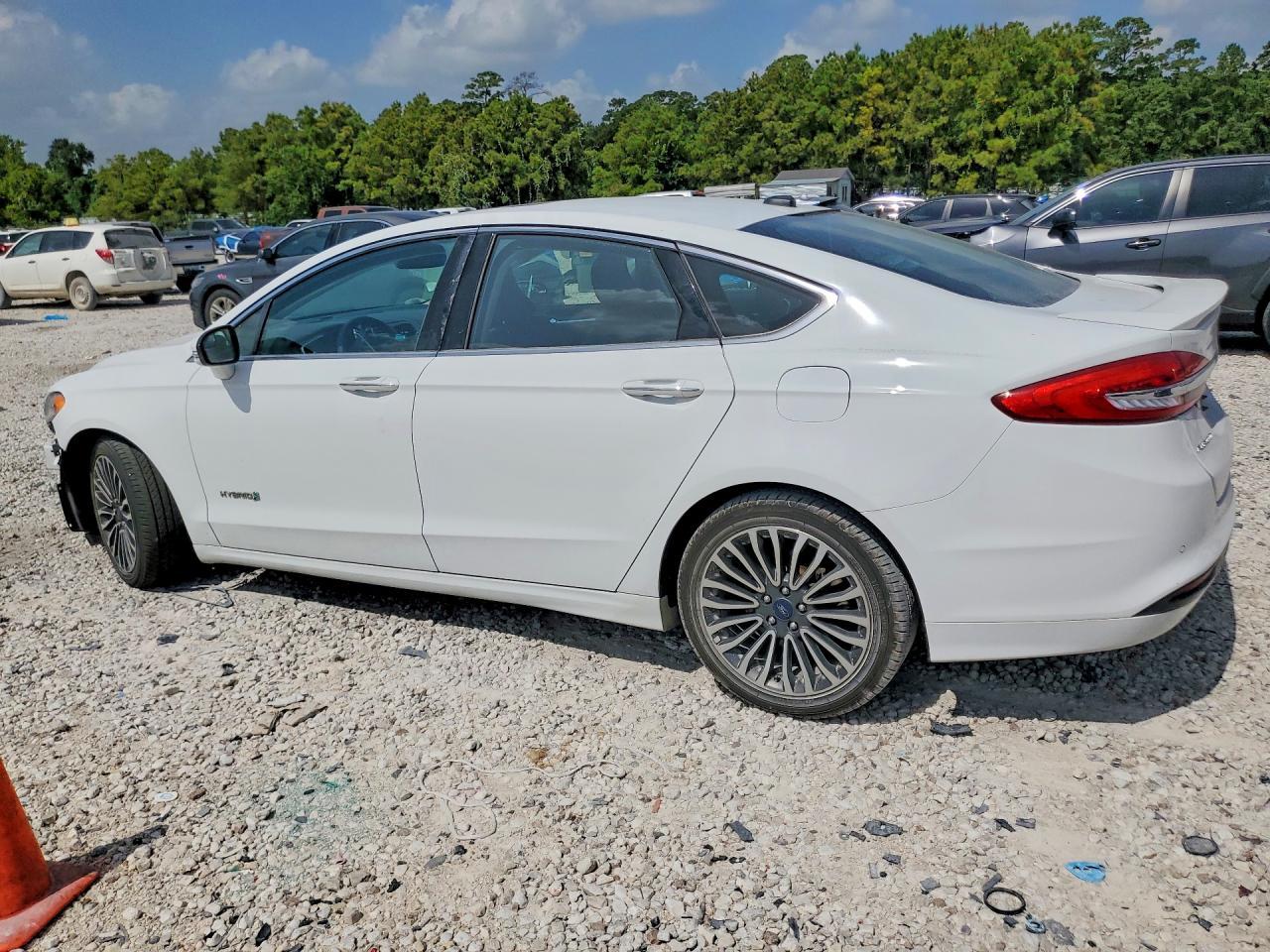 2017 Ford Fusion Titanium Hev - Фото 2