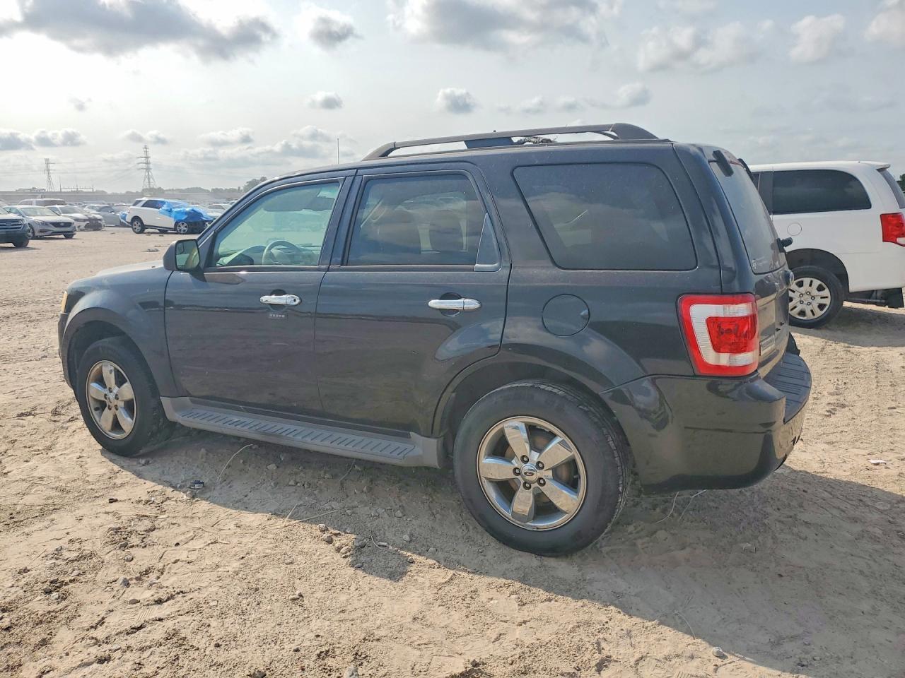 2011 Ford Escape Xlt - Фото 2